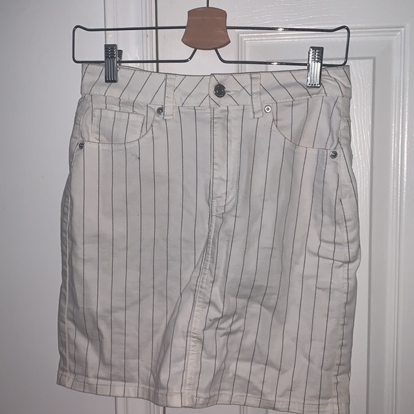 SKIRTS - Picture 3 of 8